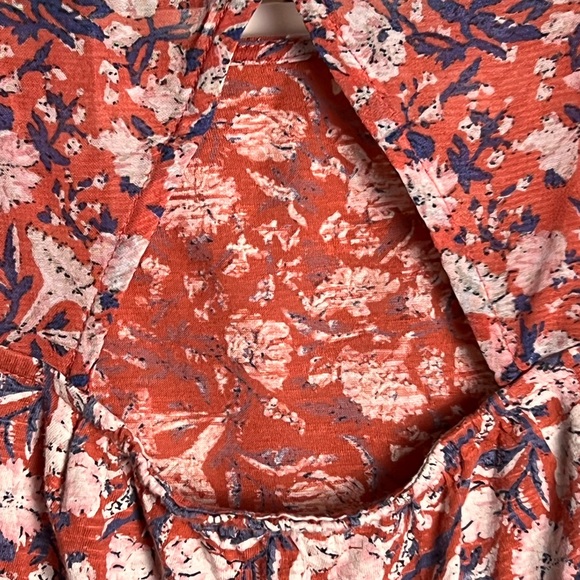 LUCKY BRAND || Floral Blouse with Back Cutout and Flutter Sleeves Large - Picture 12 of 16